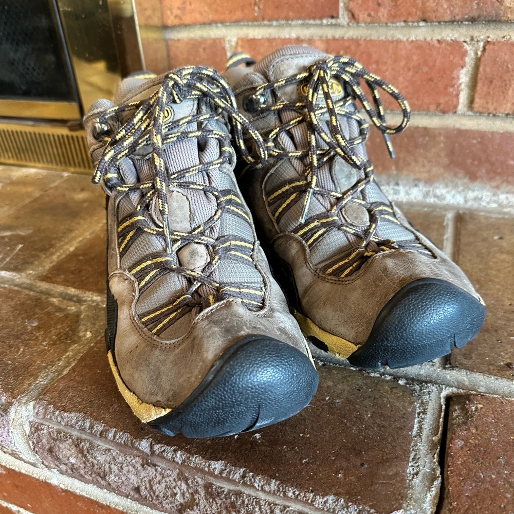Women’s Keen Hiking Boots Size 9, Brown with Yellow Accents - Picture 2 of 7